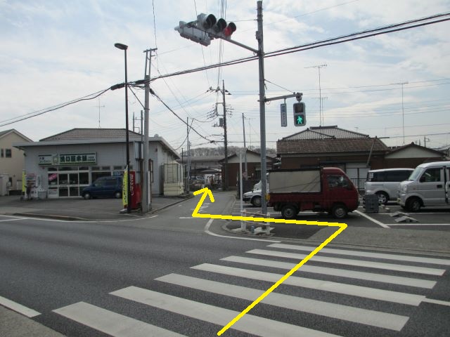 洗い屋本舗と横断歩道の写真